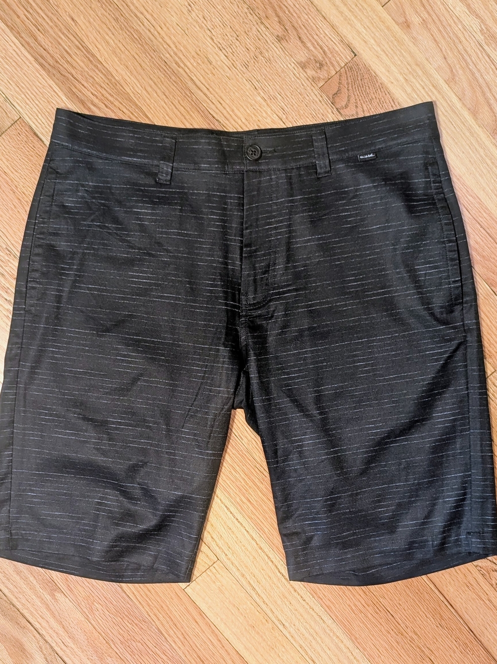 TravisMathew Men’s Size 34 Black Striped Stretch Golf Shorts